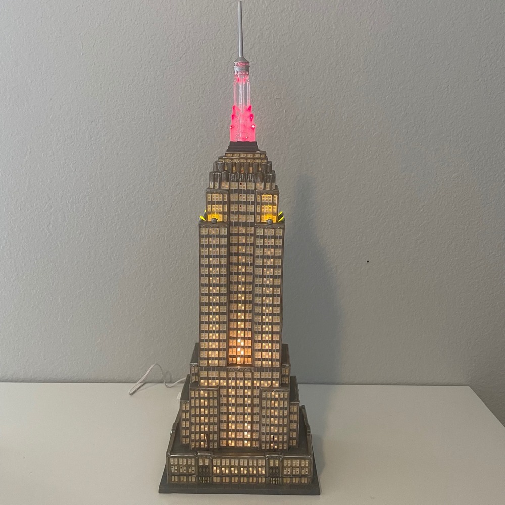 Department 56 Empire State Building Christmas in the City 56-59207 Works Flags - Picture 1 of 12